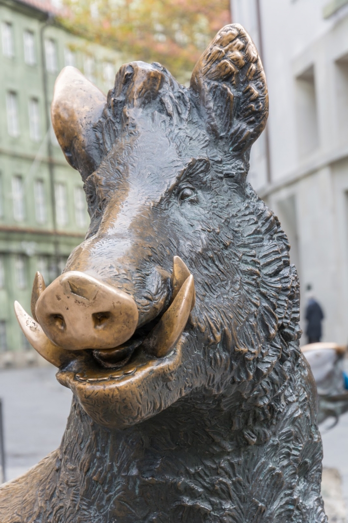 Statue of a metal boar in München