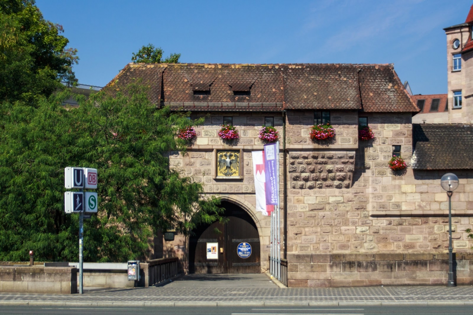 Tor zum Handwerkerhof in Nürnberg