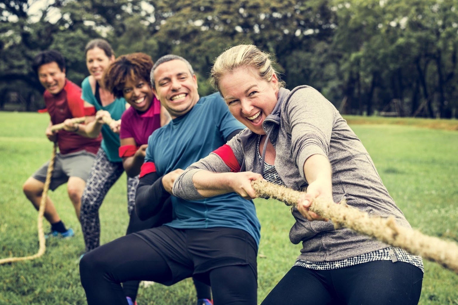 Teambuilding Spiele schweißen das Team mit Spaß zusammen